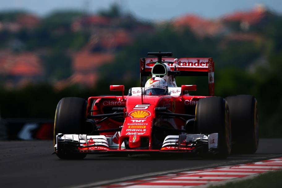La Ferrari di Sebastian Vettel in quarta posizione. Getty